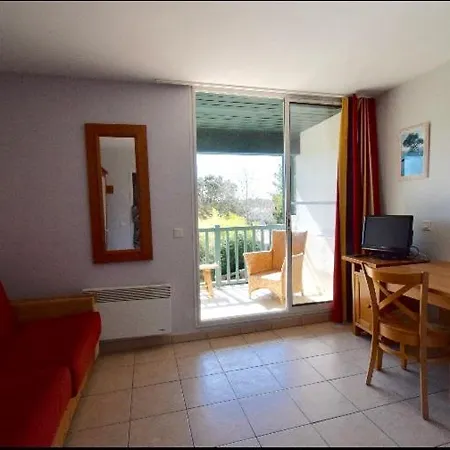 Votre Petit Pied-a-terre Sur *